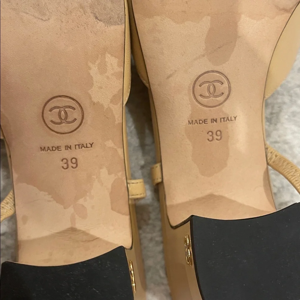 CHANEL Beige and Black Slingback Mules - Picture 3 of 9